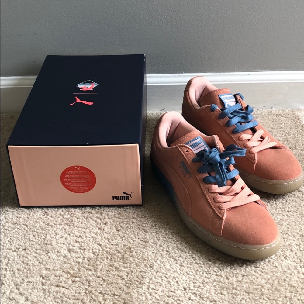 Pink dolphin pumas !